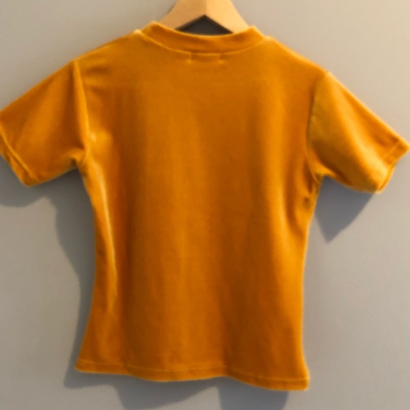 🎉 5/$15 🎉 LEE MING LITTLE VELVETY TOP (S) - Picture 2 of 8